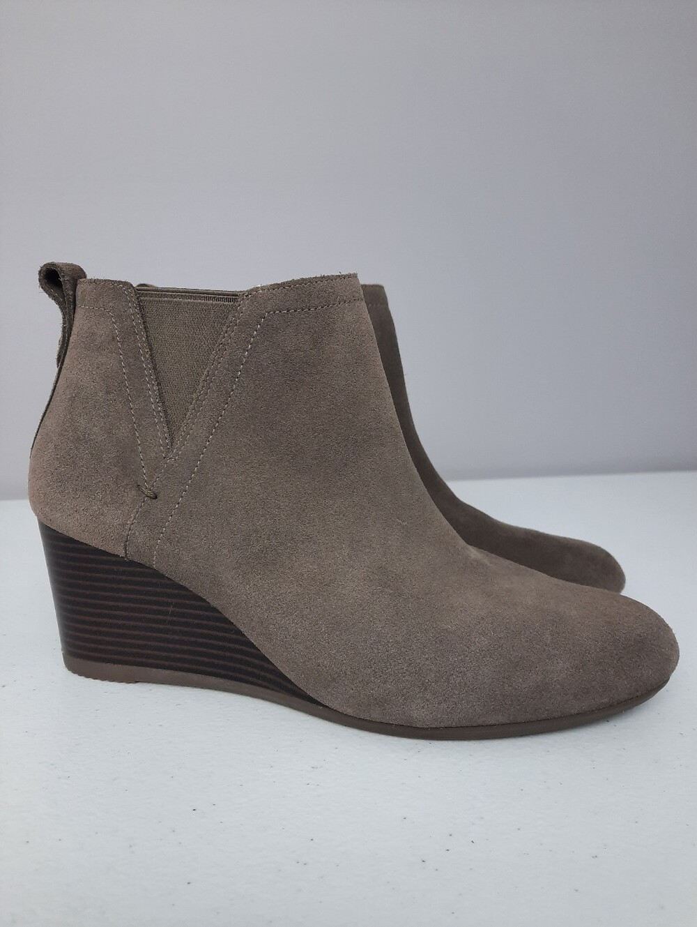 Vionic Paloma Taupe Suede Leather Wedge Ankle Boots size 9.5